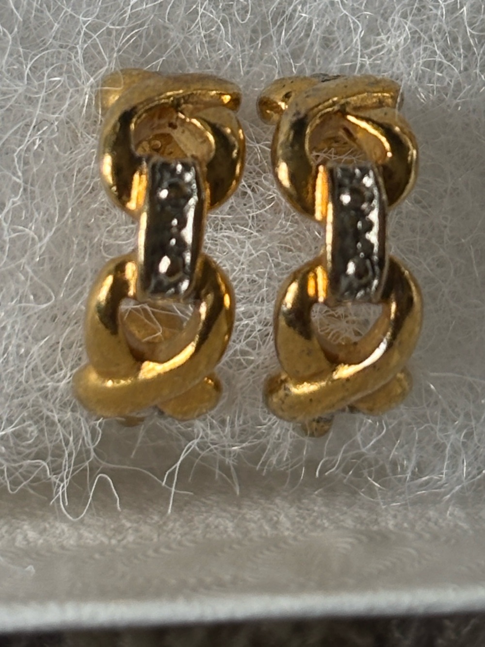 Gold Chain-Link Hoop Earrings - Women Jewelry or ear clips